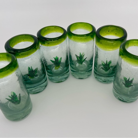 Hand Blown Glass Decanter and 6 shot glasses - Picture 4 of 4